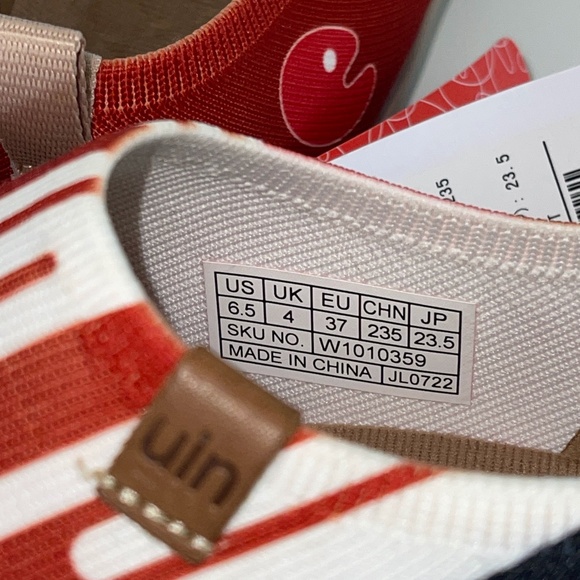 UIN Toledo Save The Penguin‎ Slip-On Travel Art shoes Size 6.5 US NWT - Picture 8 of 8